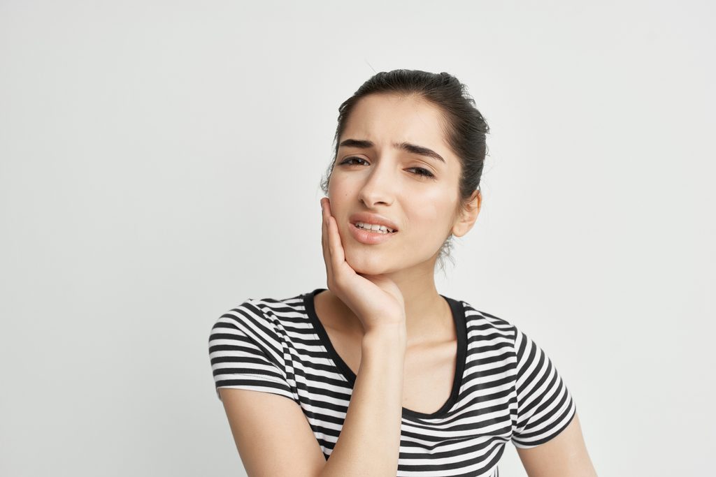 Do veneers hurt?